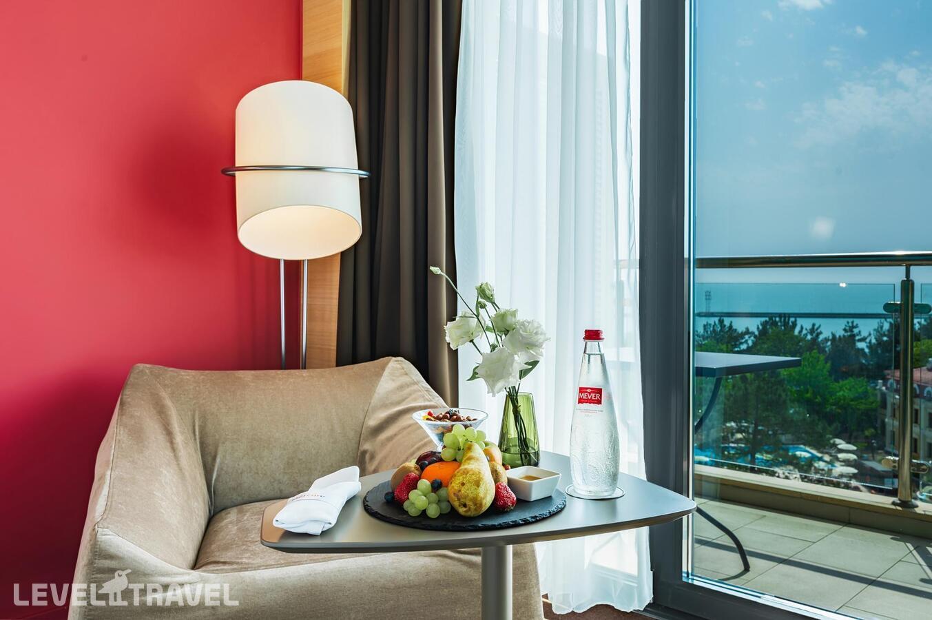 фотографии номера Привилегированный номер с видом на море отеля Mercure Сочи Центр Отель в Россия(Сочи - Центр) - фото №35