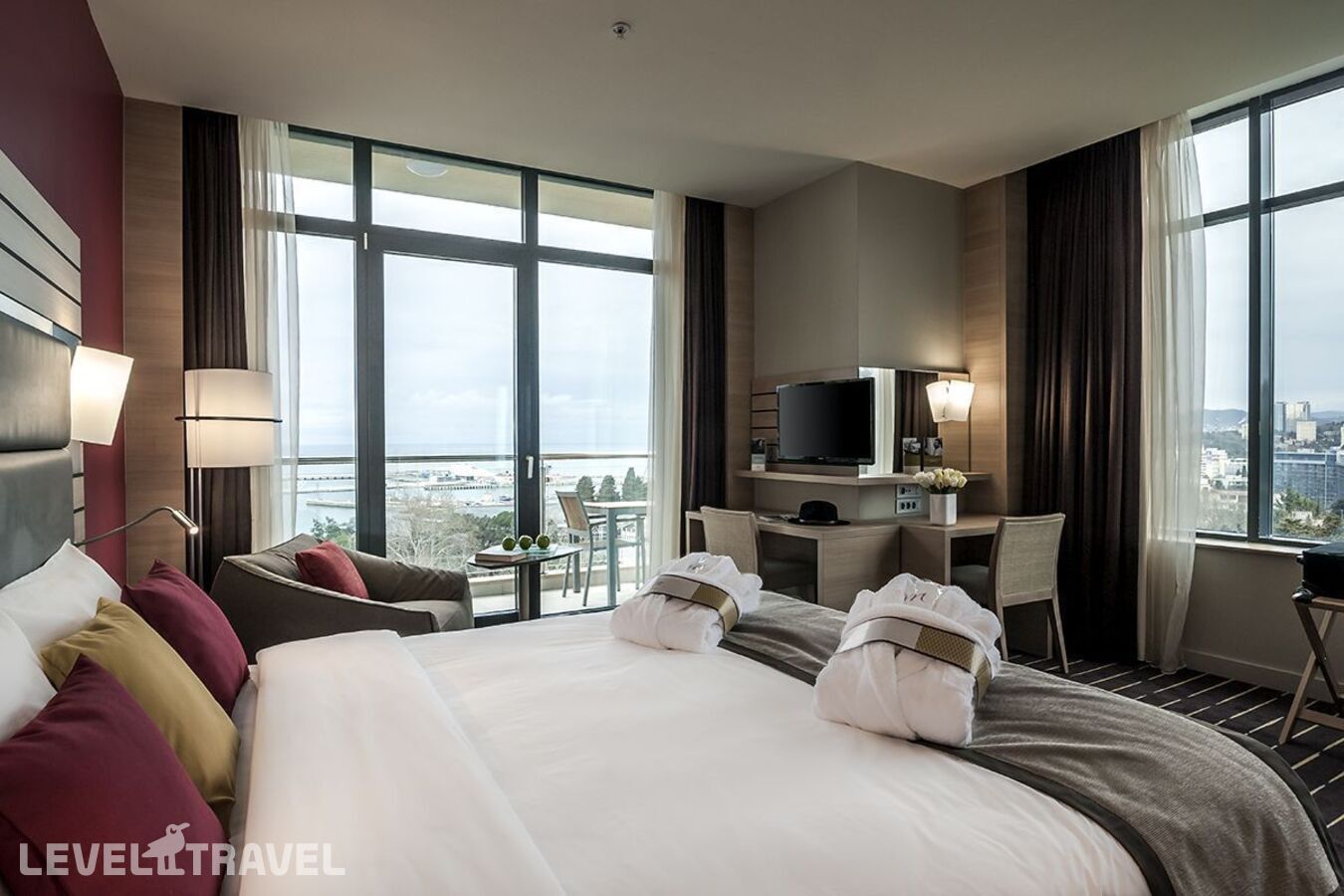 фотографии номера Привилегированный номер с видом на море отеля Mercure Сочи Центр Отель в Россия(Сочи - Центр) - фото №2