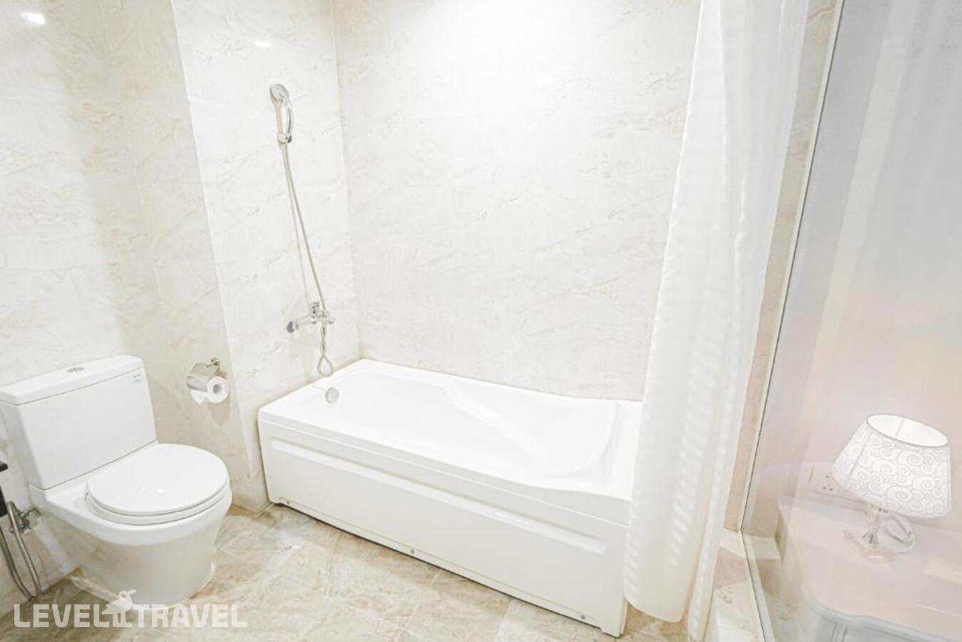 фотографии номера Трехместный представительский с видом на город отеля Bonjour Hotel в Вьетнам(Нячанг) - фото №2