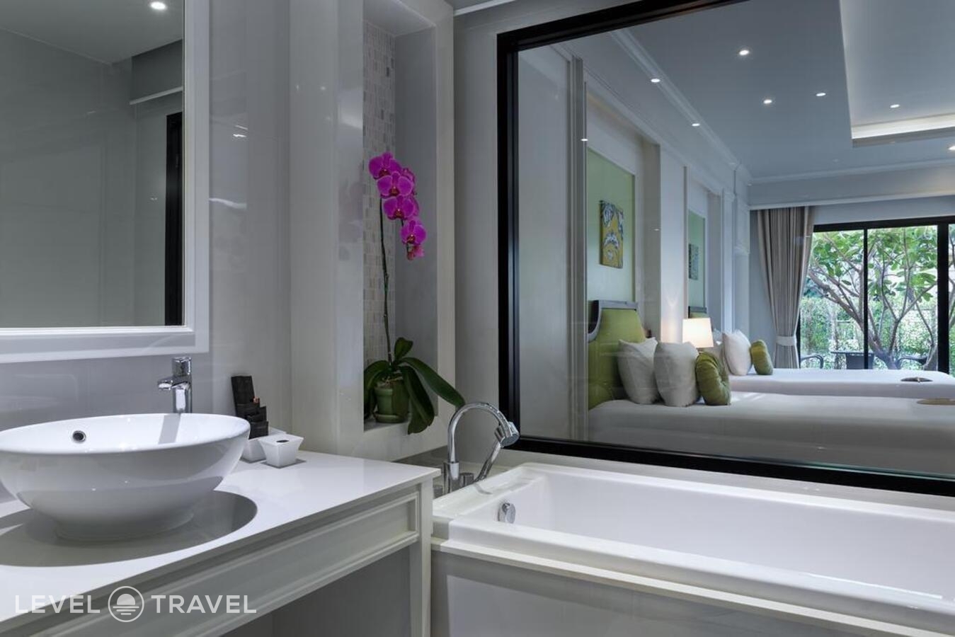 фотографии номера Семейный номер отеля Outrigger Koh Samui Beach Resort в Таиланд(Ламай Бич) - фото №6