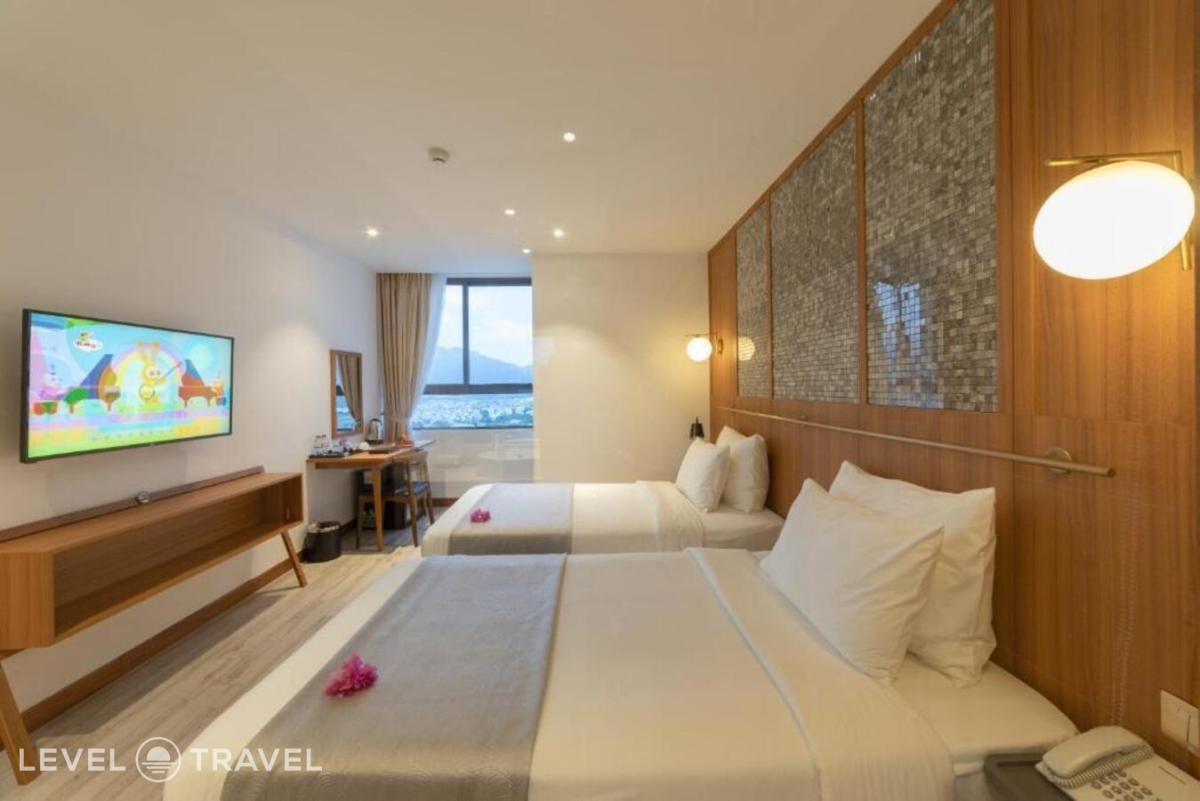 фотографии номера Делюкс с частичным видом на море отеля Majestic Premium Hotel в Вьетнам(Нячанг) - фото №2