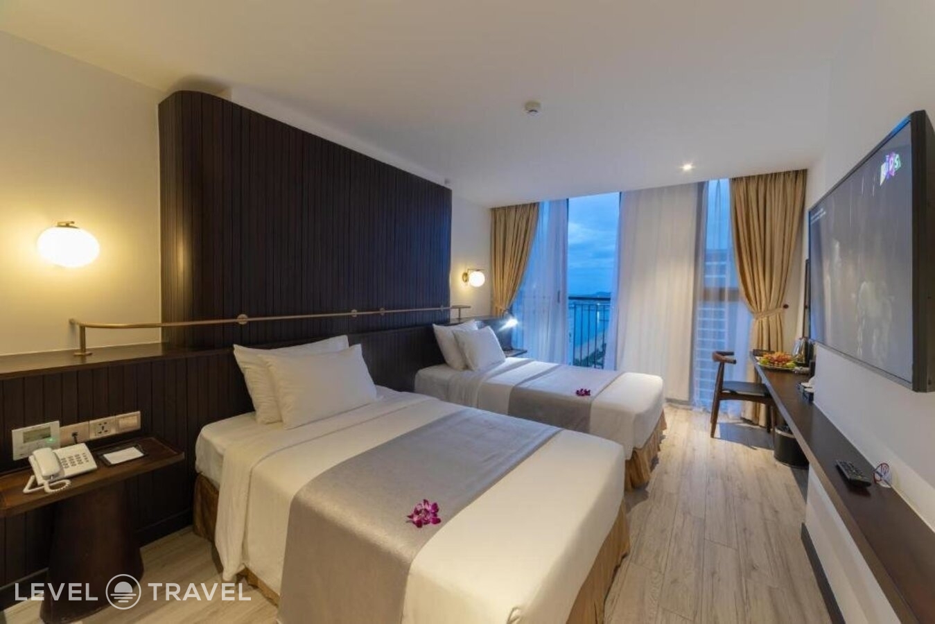 фотографии номера Делюкс с частичным видом на море отеля Majestic Premium Hotel в Вьетнам(Нячанг) - фото №17