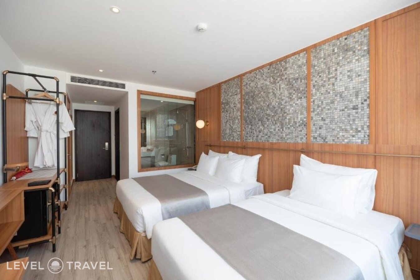 фотографии номера Делюкс с частичным видом на море отеля Majestic Premium Hotel в Вьетнам(Нячанг) - фото №26