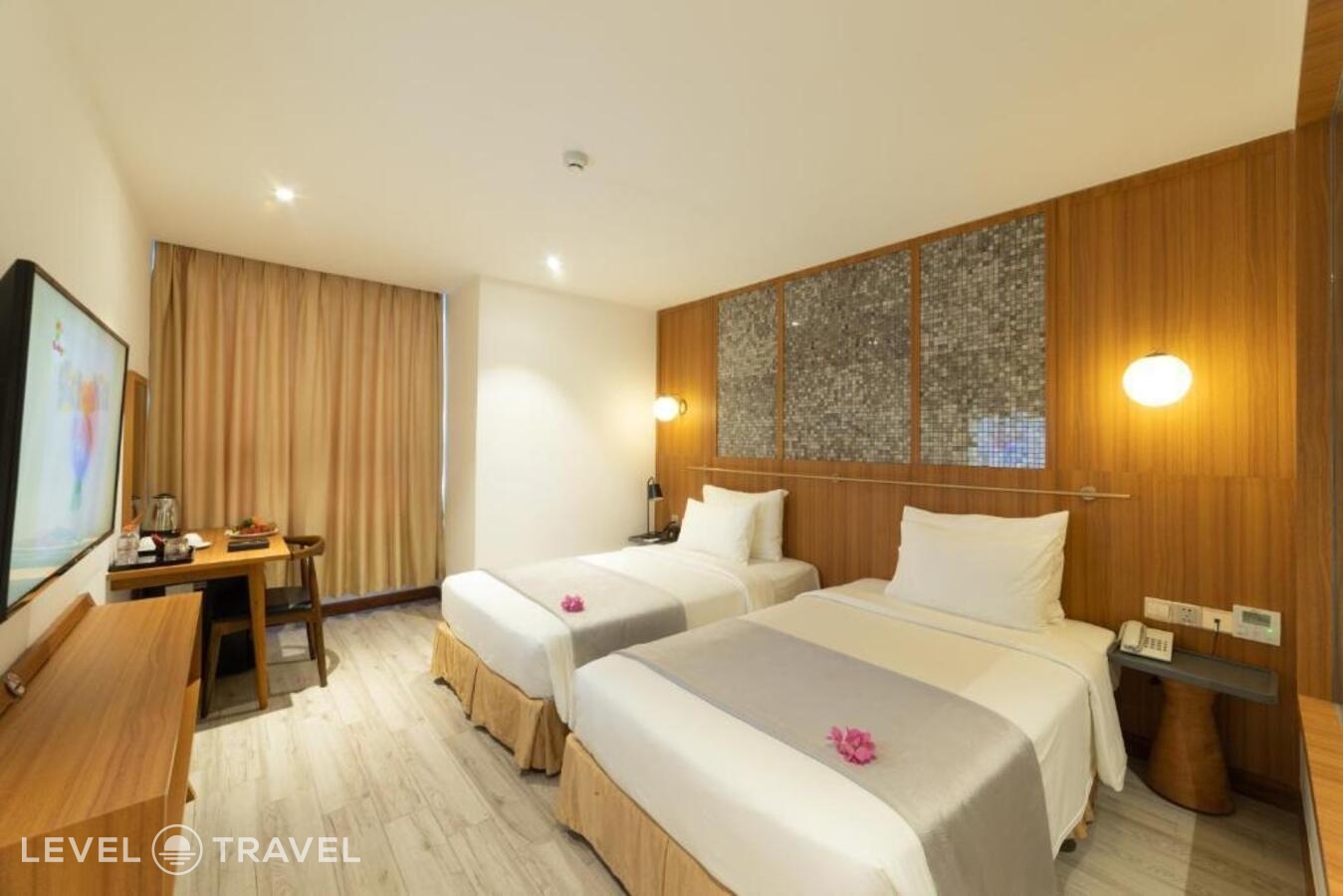фотографии номера Делюкс с частичным видом на море отеля Majestic Premium Hotel в Вьетнам(Нячанг) - фото №3