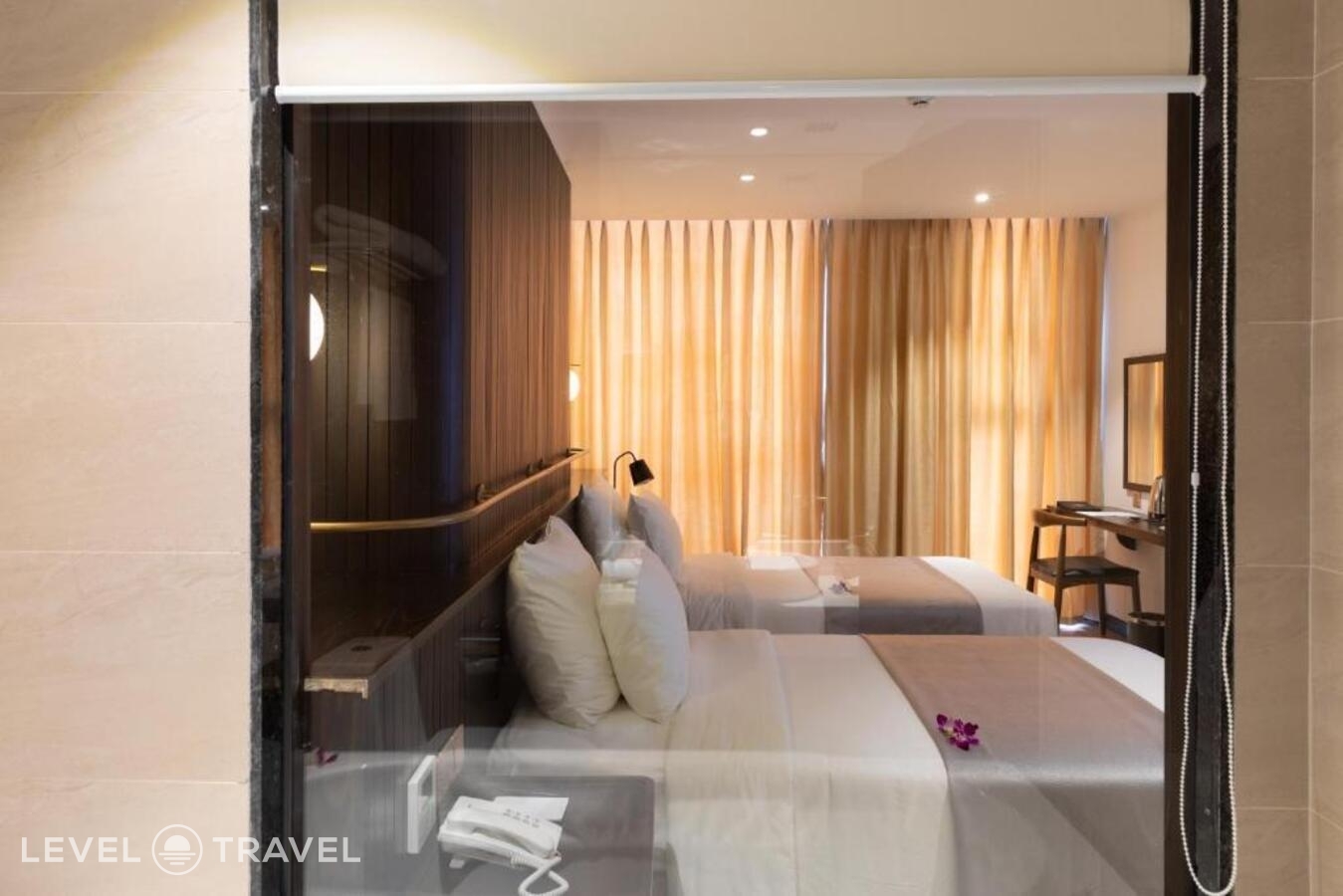 фотографии номера Делюкс с частичным видом на море отеля Majestic Premium Hotel в Вьетнам(Нячанг) - фото №5