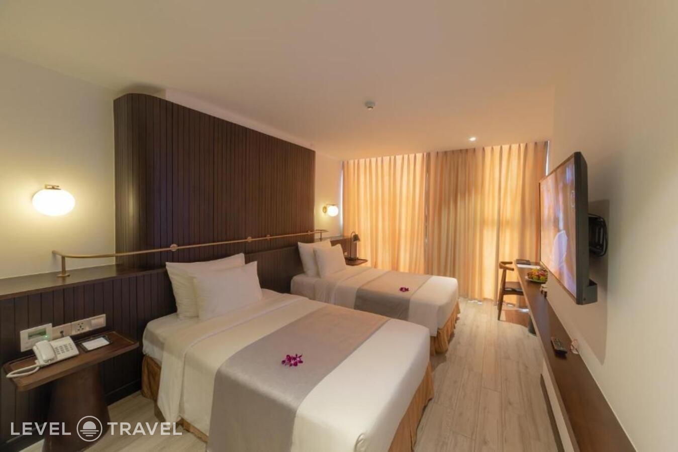 фотографии номера Делюкс с частичным видом на море отеля Majestic Premium Hotel в Вьетнам(Нячанг) - фото №8