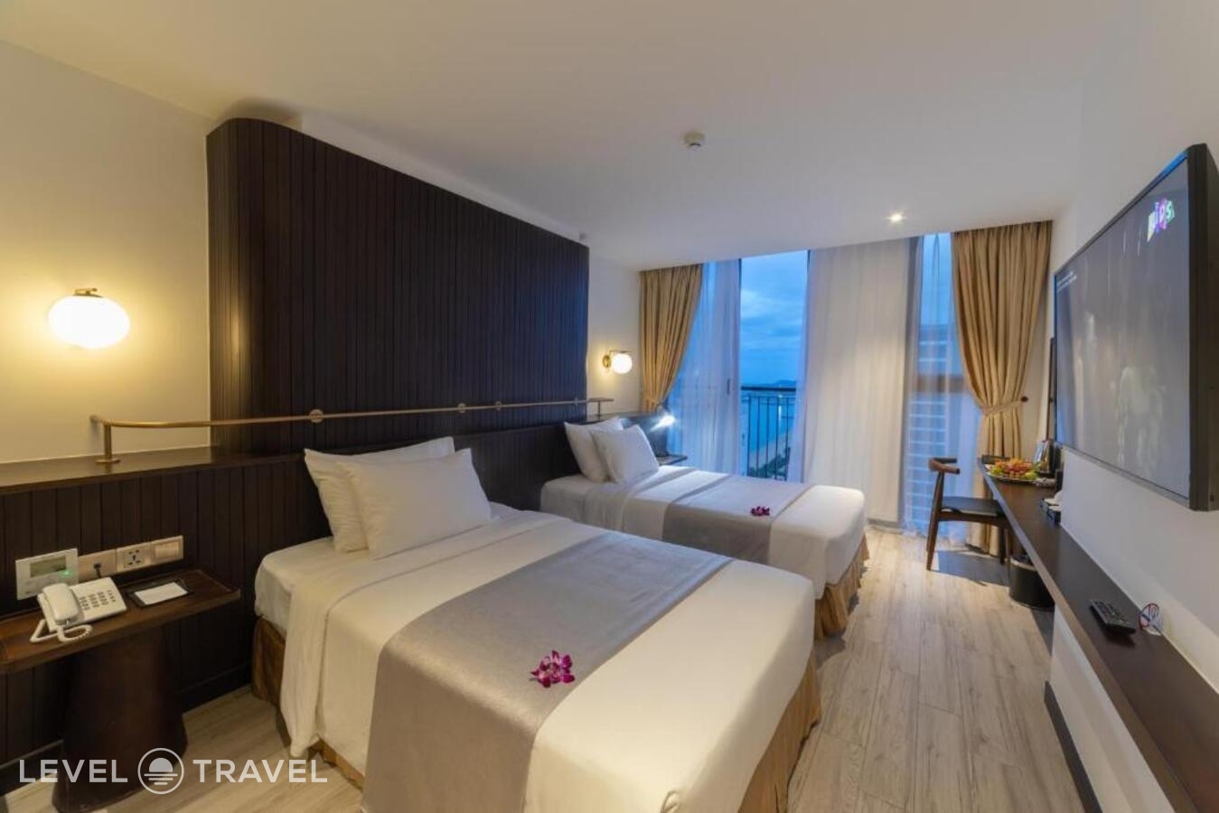 фотографии номера Делюкс с частичным видом на море отеля Majestic Premium Hotel в Вьетнам(Нячанг) - фото №1