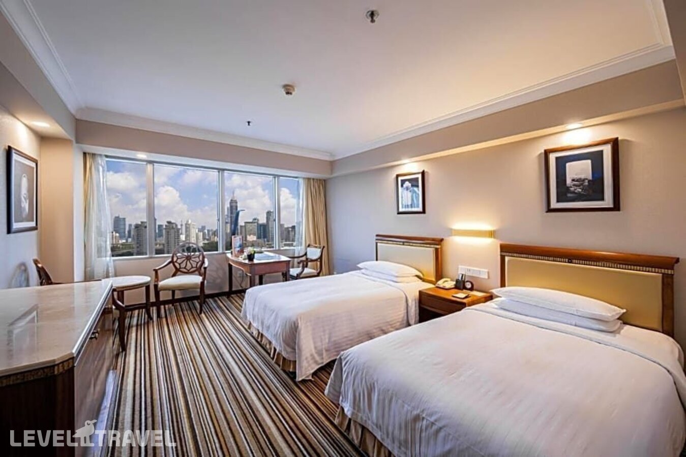 фотографии номера Стандартный (две односпальные кровати) отеля Jin Jiang Tower Hotel Shanghai в Китай(Шанхай) - фото №1
