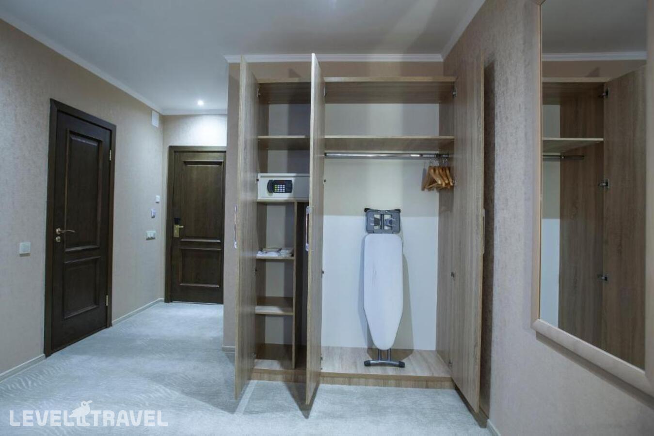 фотографии номера Делюкс (две односпальные кровати) отеля Renion Park Hotel в Казахстан(Алматы) - фото №4