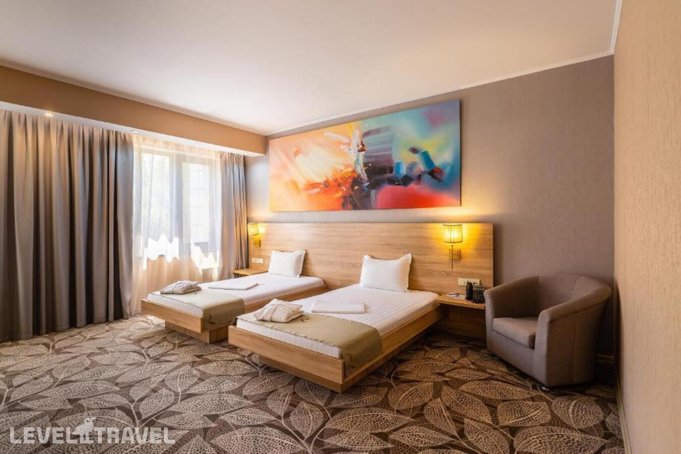 фотографии номера Делюкс (две односпальные кровати) отеля Renion Park Hotel в Казахстан(Алматы) - фото №1