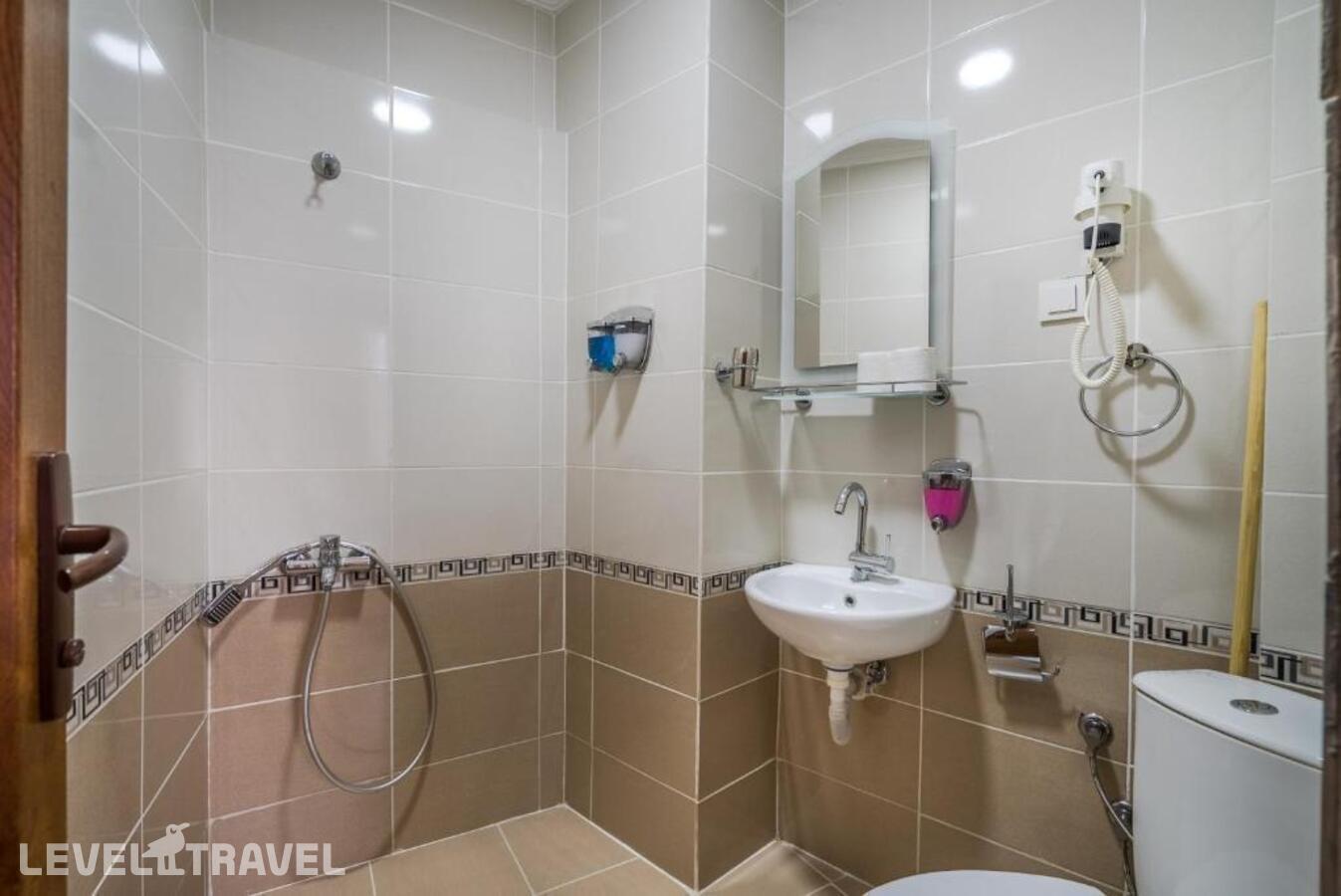 фотографии номера Комфорт (две односпальные кровати) отеля Yeni Hotel в Турция(Сиркеджи) - фото №4