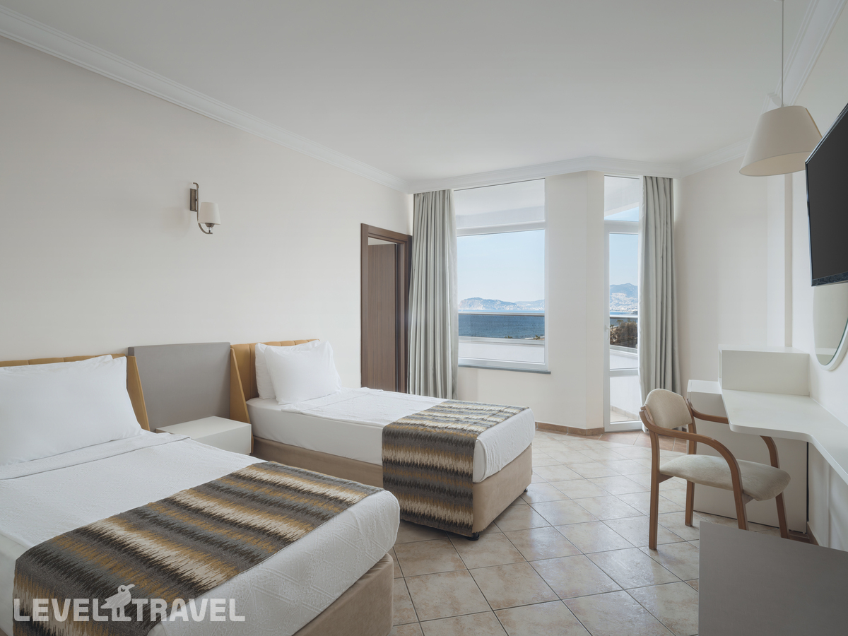 фотографии номера Семейный с боковым видом на море отеля Prestige Alanya (Ex. Euphoria Comfort Beach Alanya) в Турция(Махмутлар) - фото №1