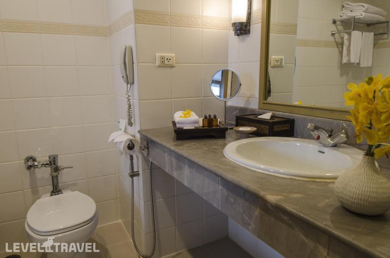 фотографии номера Делюкс (две односпальные кровати) отеля The Tarntawan Hotel Surawong Bangkok в Таиланд(Бангкок) - фото №6