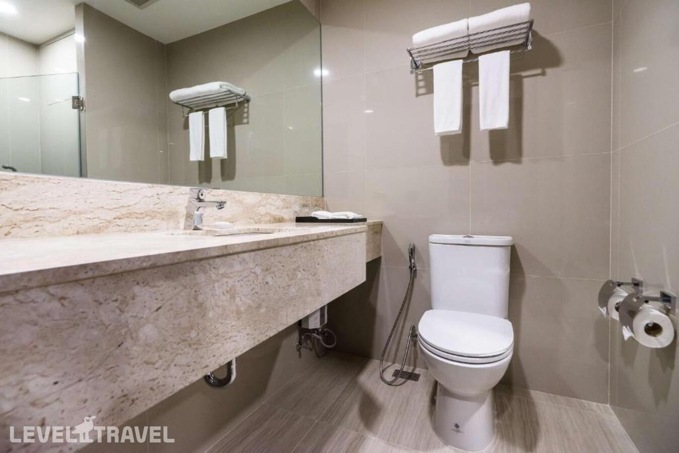 фотографии номера Улучшенный (две односпальные кровати) отеля SureStay Plus Hotel by Best Western Sukhumvit 2 в Таиланд(Бангкок) - фото №5
