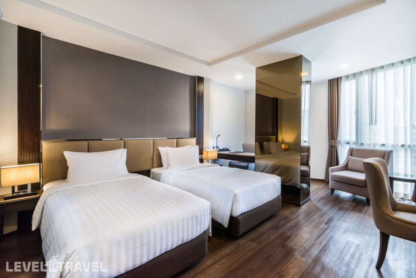 фотографии номера Делюкс (две односпальные кровати) отеля SureStay Plus Hotel by Best Western Sukhumvit 2 в Таиланд(Бангкок) - фото №2