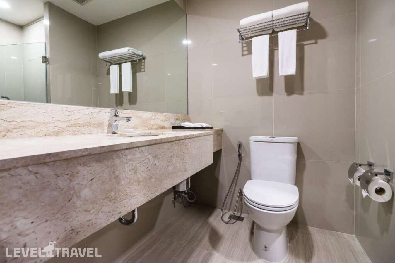 фотографии номера Делюкс (две односпальные кровати) отеля SureStay Plus Hotel by Best Western Sukhumvit 2 в Таиланд(Бангкок) - фото №5
