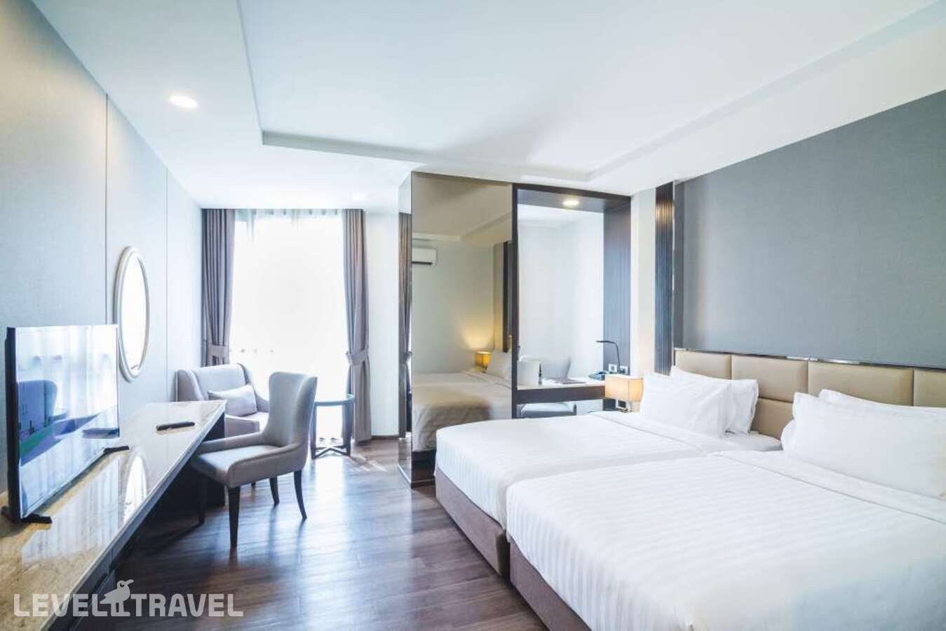 фотографии номера Делюкс (две односпальные кровати) отеля SureStay Plus Hotel by Best Western Sukhumvit 2 в Таиланд(Бангкок) - фото №1