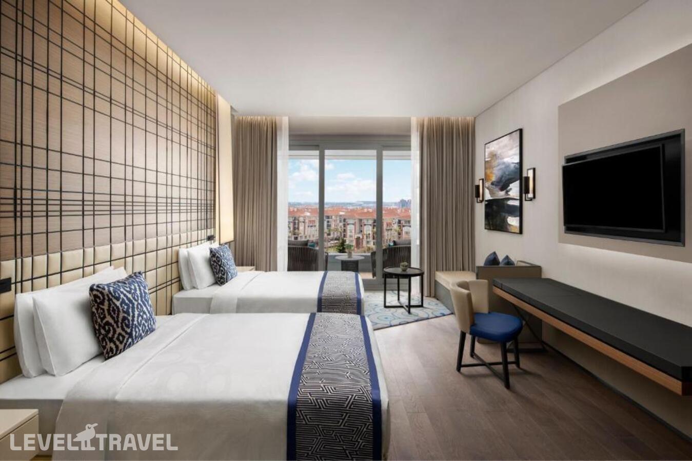 фотографии номера Делюкс с видом на город отеля JW Marriott Hotel Istanbul Marmara Sea в Турция(Бакыркёй) - фото №2