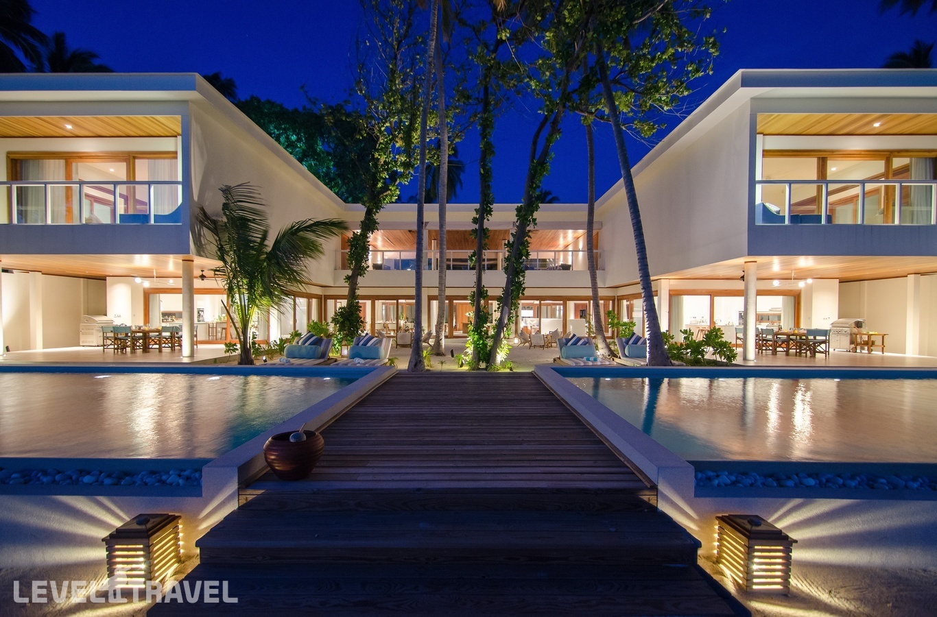 фотографии номера Пляжная резиденция (8 спален) отеля Amilla Maldives Resort And Residences в Мальдивы(Баа Атолл) - фото №1