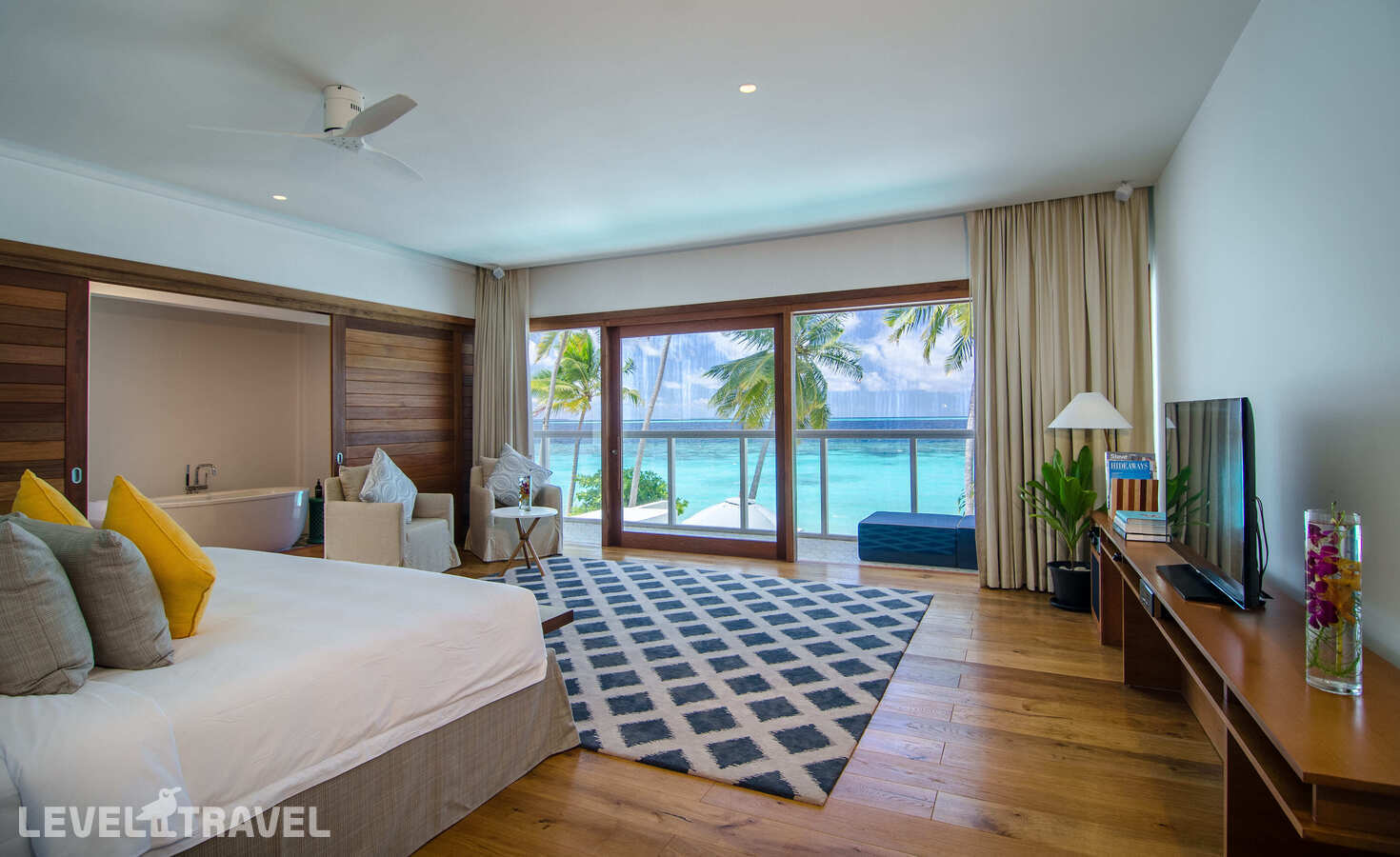 фотографии номера Пляжная резиденция (8 спален) отеля Amilla Maldives Resort And Residences в Мальдивы(Баа Атолл) - фото №3