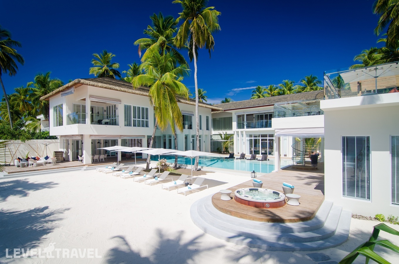 фотографии номера Вилла The Amilla Estate отеля Amilla Maldives Resort And Residences в Мальдивы(Баа Атолл) - фото №1