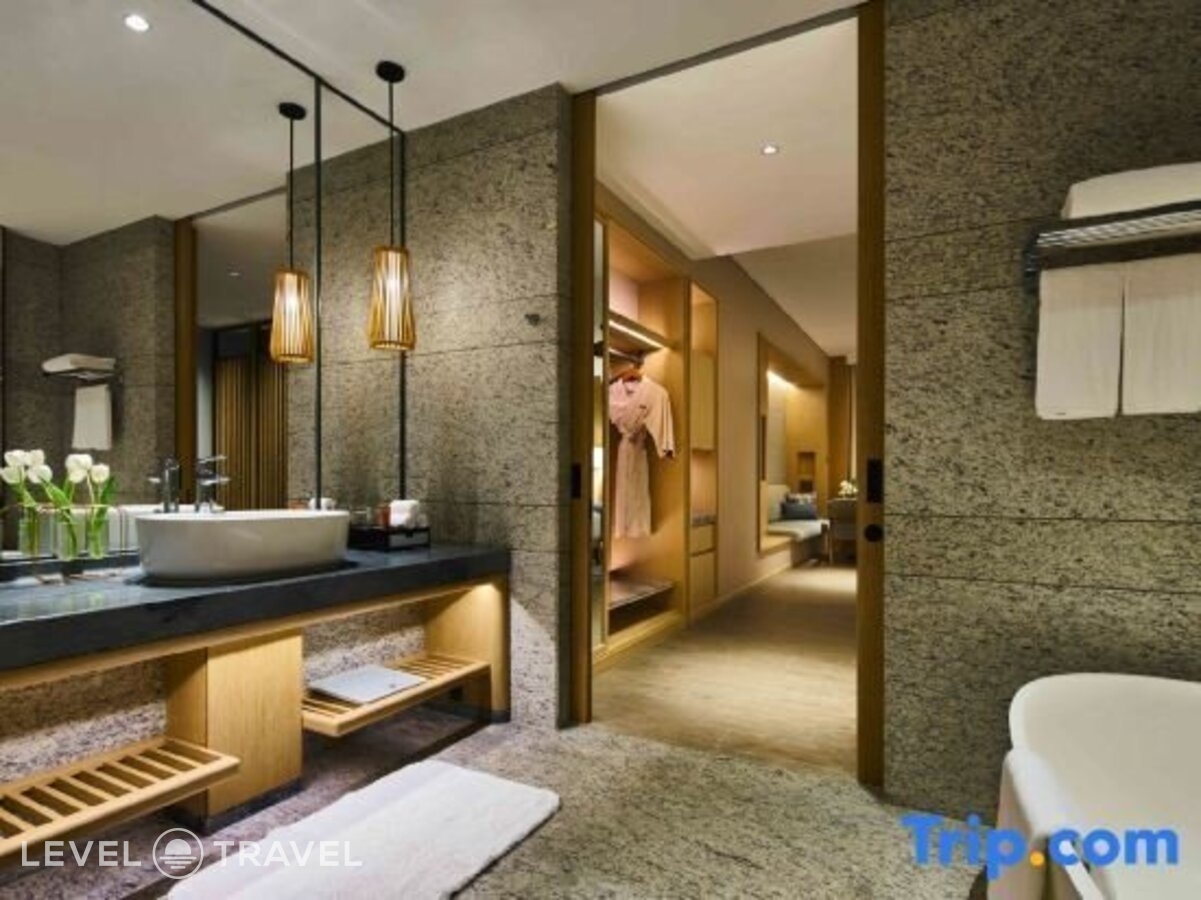 фотографии номера Люкс с видом на море отеля Crowne Plaza Sanya Haitang Bay Resort, An Ihg Hotel в Китай(Хайтанг Бэй) - фото №8