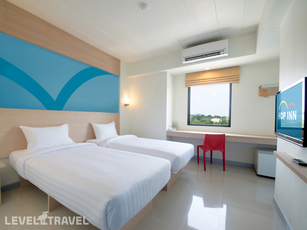 фотографии номера Стандартный (две односпальные кровати) отеля Hop Inn Phuket в Таиланд(Ратсада) - фото №1