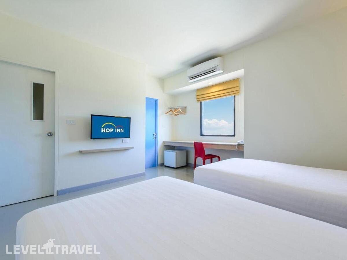 фотографии номера Стандартный (две односпальные кровати) отеля Hop Inn Phuket в Таиланд(Ратсада) - фото №3