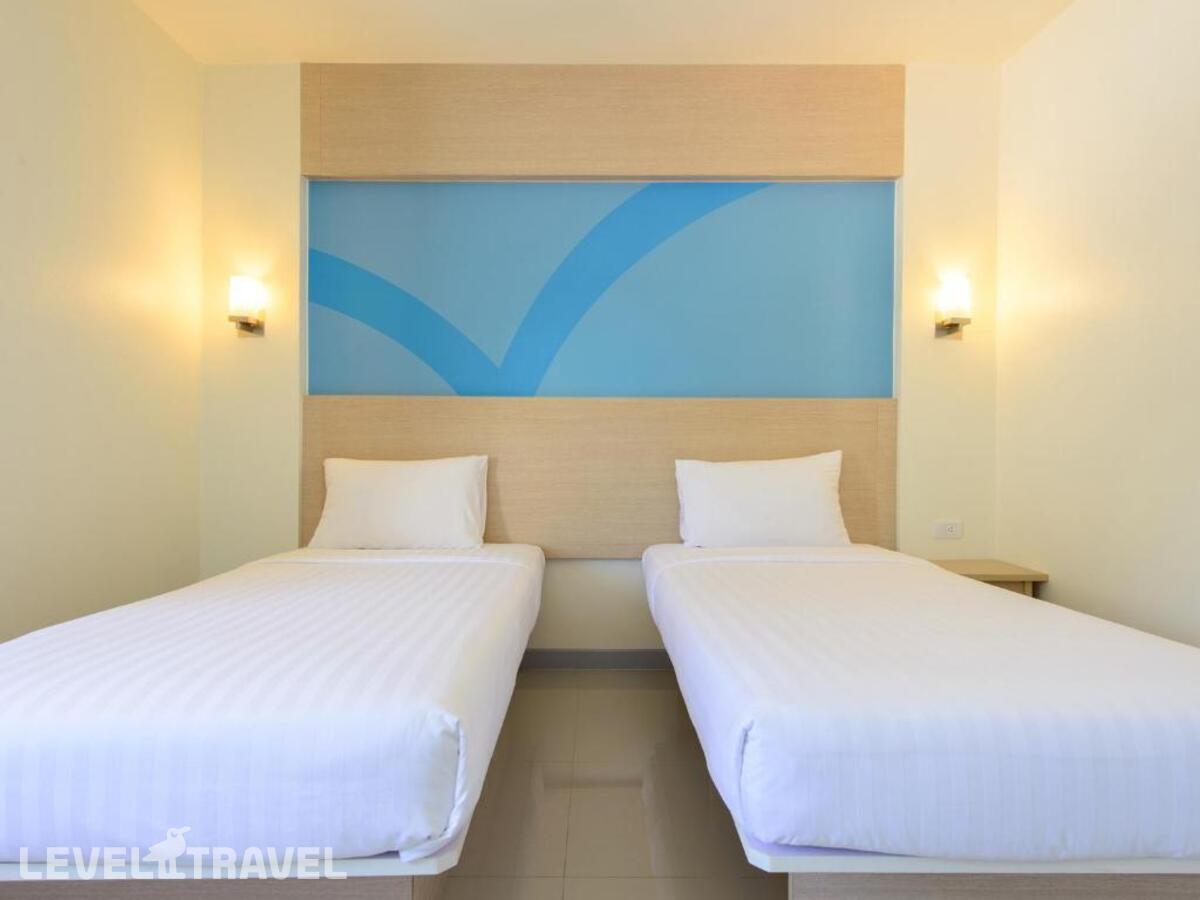 фотографии номера Стандартный (две односпальные кровати) отеля Hop Inn Phuket в Таиланд(Ратсада) - фото №2