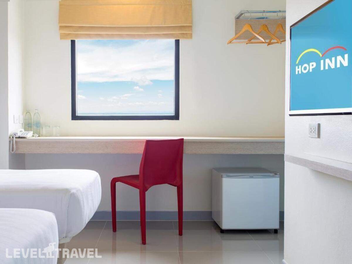фотографии номера Стандартный (две односпальные кровати) отеля Hop Inn Phuket в Таиланд(Ратсада) - фото №4