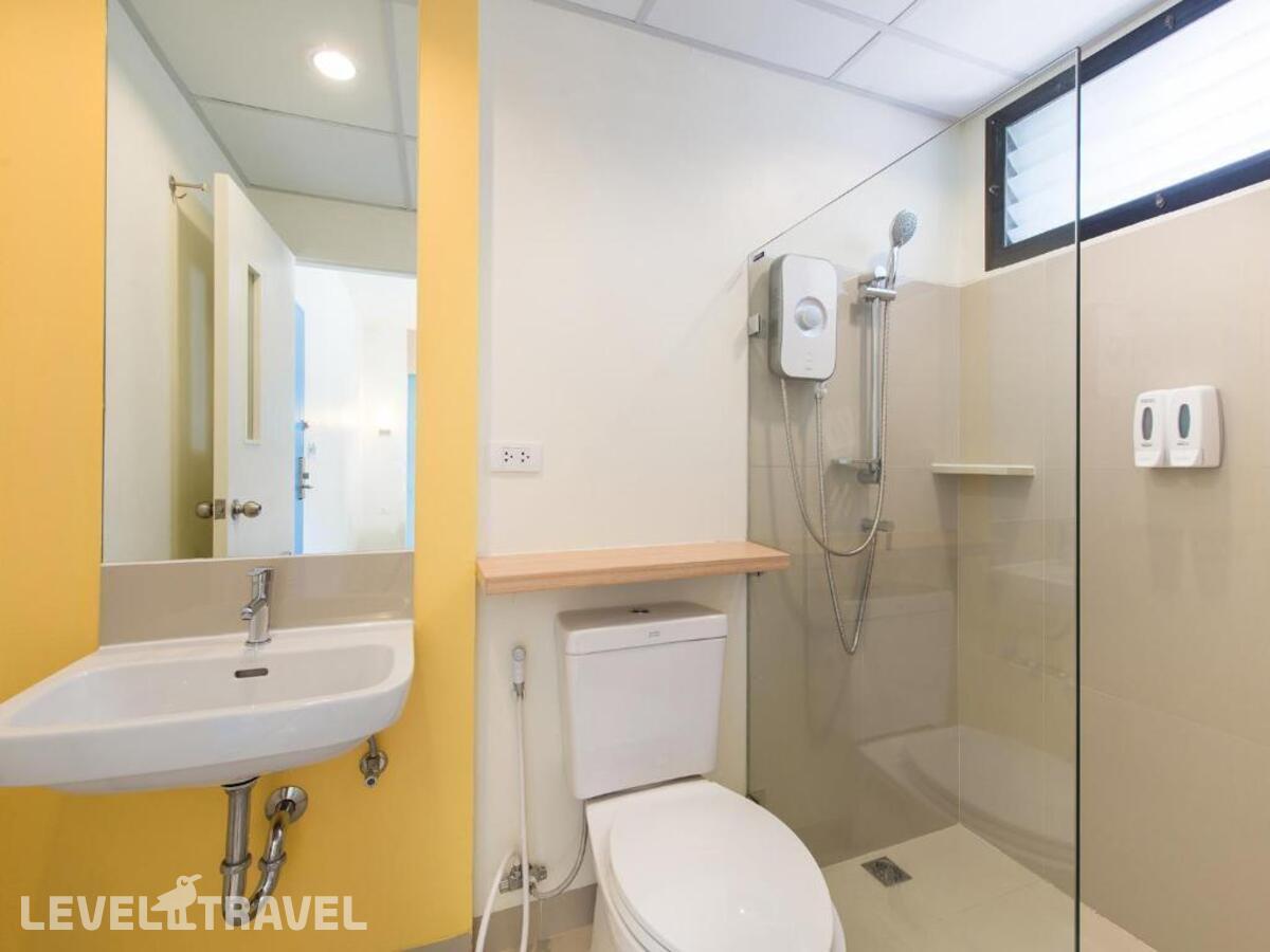 фотографии номера Стандартный (две односпальные кровати) отеля Hop Inn Phuket в Таиланд(Ратсада) - фото №9