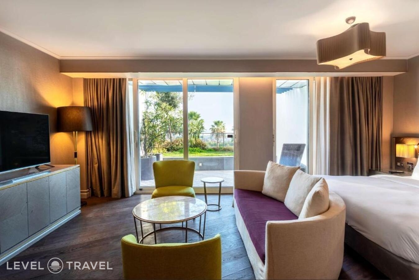 фотографии номера Люкс с видом на сад отеля Radisson Blu Hotel Istanbul Ottomare в Турция(Зейтинбурну) - фото №4