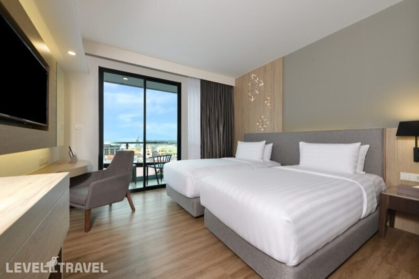 фотографии номера Делюкс (две односпальные кровати) отеля Hotel Amber Pattaya в Таиланд(Центральная Паттайя) - фото №3
