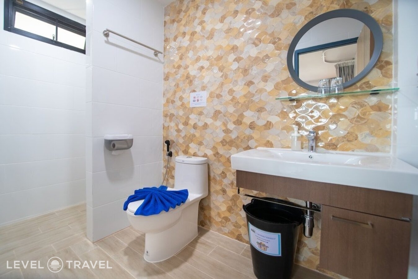 фотографии номера Делюкс отеля The Rock Samui - Hostel в Таиланд(Рокиз Бич) - фото №9