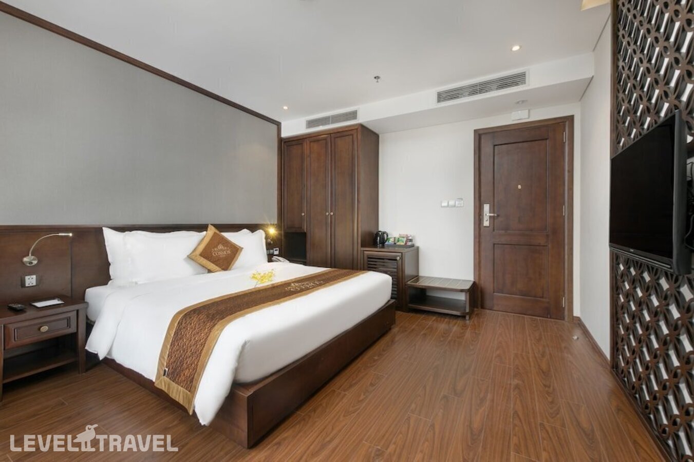 фотографии номера Делюкс с видом на океан с балконом отеля Cosmos Hotel Danang в Вьетнам(Дананг) - фото №5