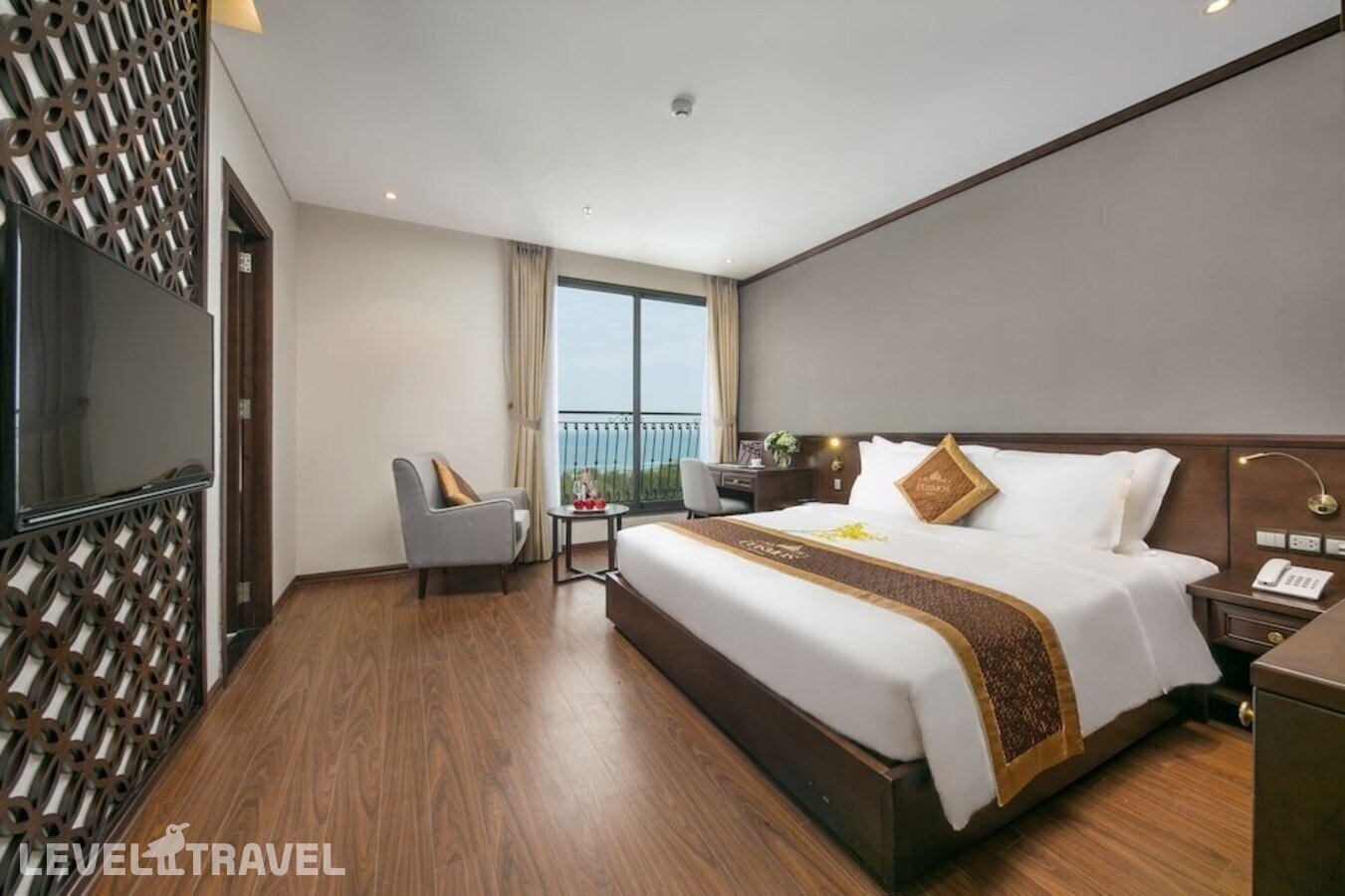 фотографии номера Делюкс с видом на океан с балконом отеля Cosmos Hotel Danang в Вьетнам(Дананг) - фото №3