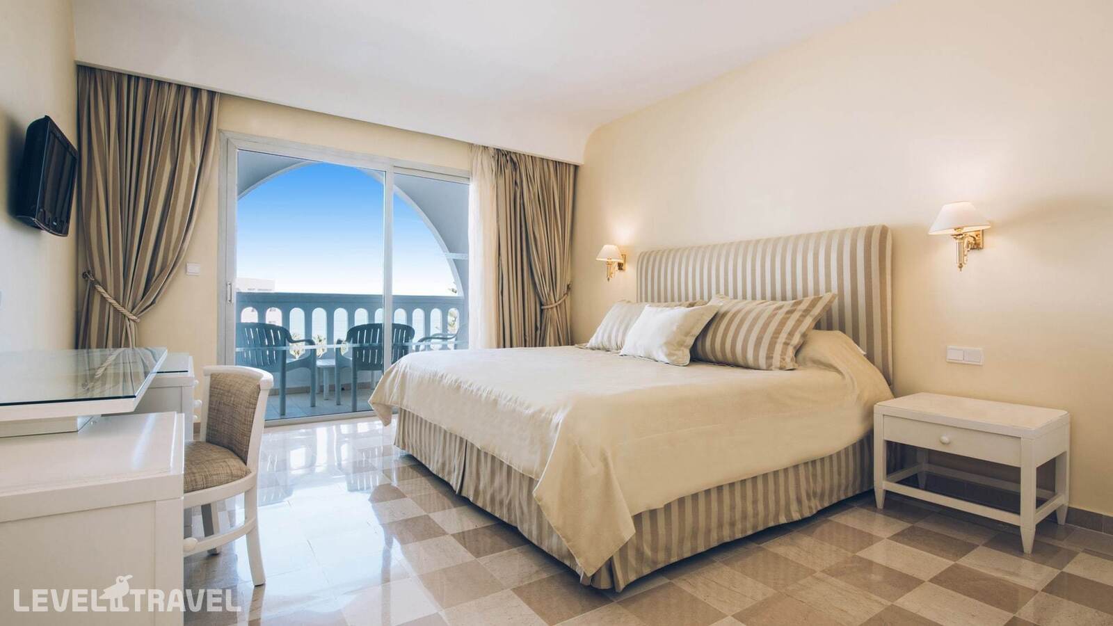 фотографии номера Люкс Senior отеля Iberostar Selection Kantaoui Bay в Тунис(Порт Эль-Кантауи) - фото №1