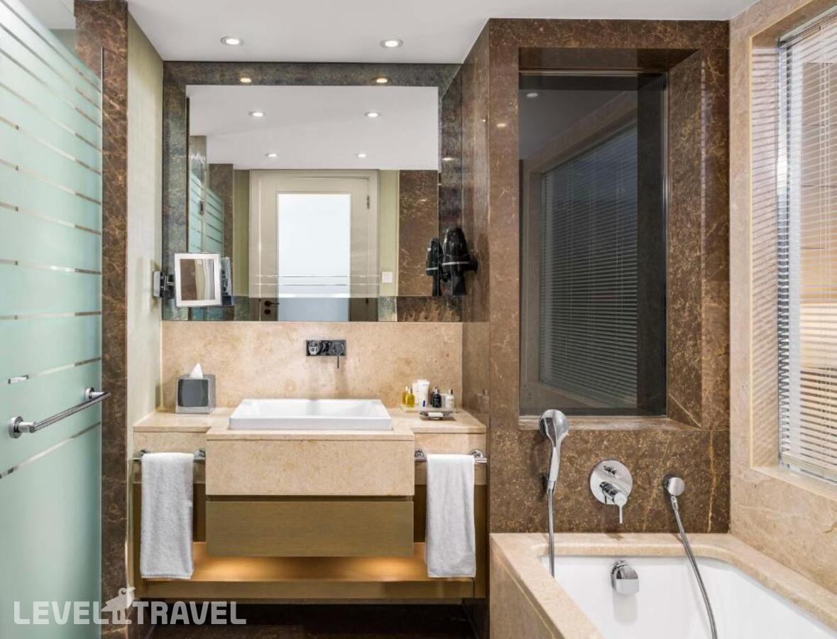 фотографии номера Полулюкс с видом на город отеля Radisson Blu Hotel Sisli в Турция(Шишли) - фото №3