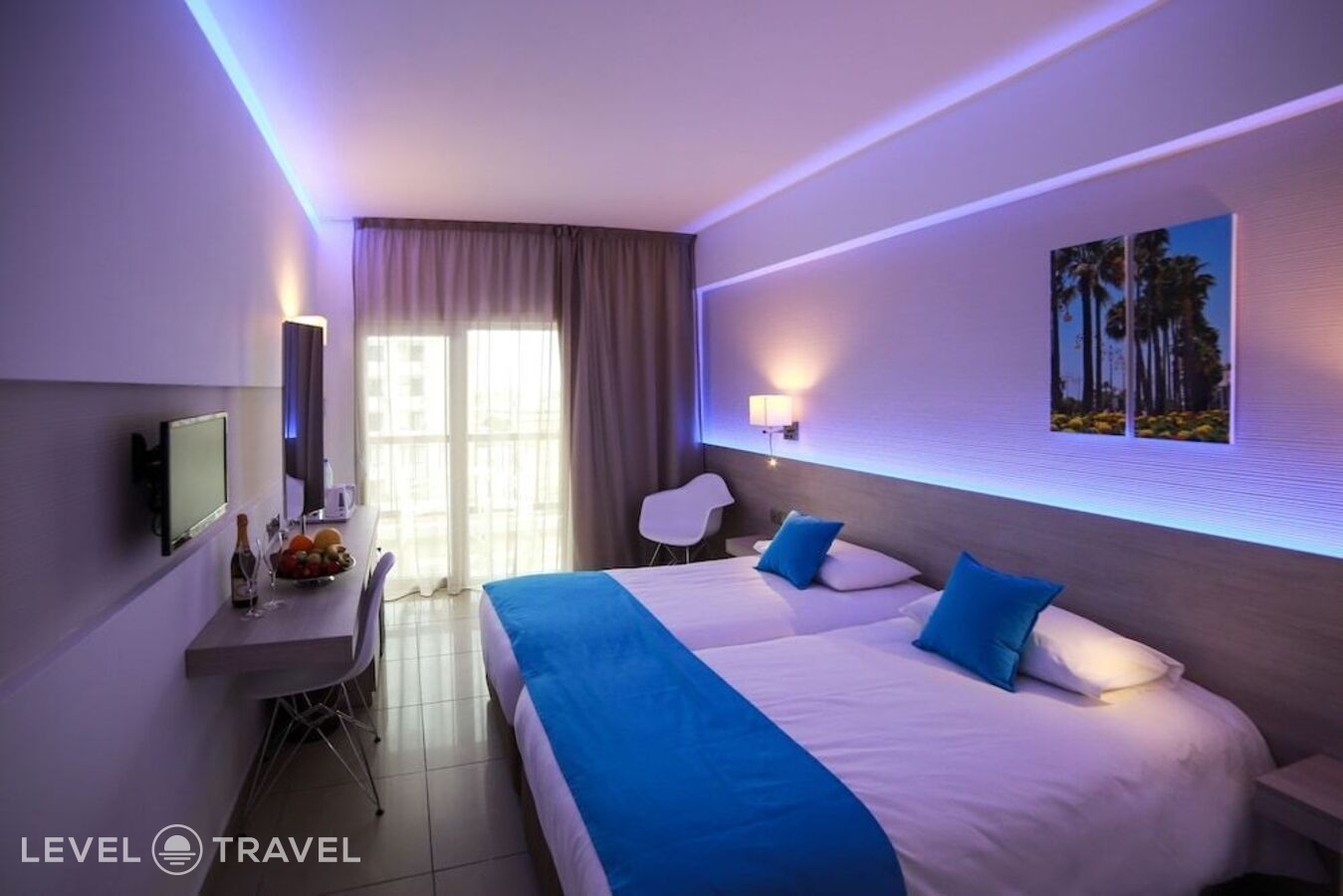 фотографии номера Трехместный с частичным видом на море отеля Les Palmiers Beach Hotel в Кипр(Ларнака) - фото №5