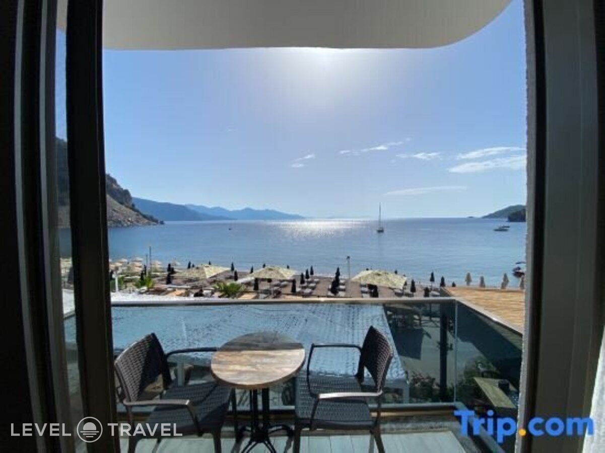 фотографии номера Люкс роскошный с видом на море отеля Diplomat Hotel в Турция(Турунч) - фото №4