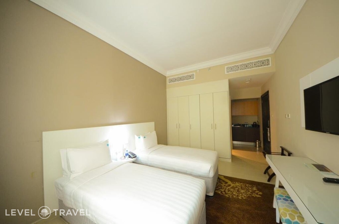 фотографии номера Стандартный (две односпальные кровати) отеля Andalus Al Seef Resort & Spa в ОАЭ(Абу-Даби) - фото №89