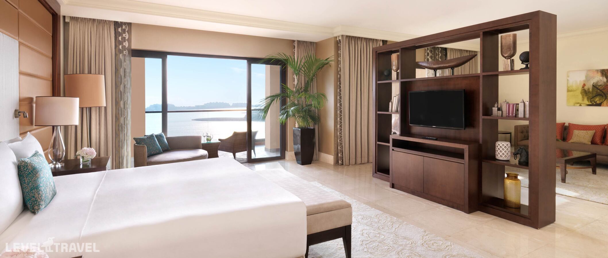 фотографии номера Люкс президентский с видом на море отеля Fairmont The Palm в ОАЭ(Дубай Пальма) - фото №1