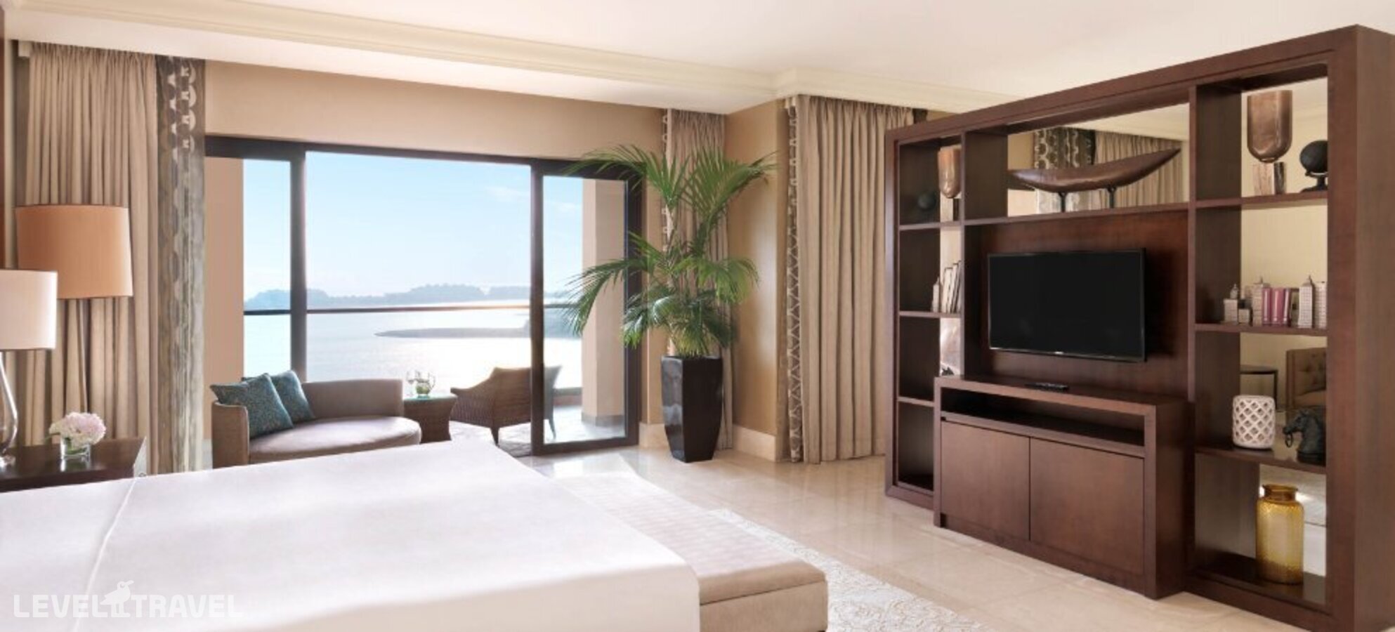 фотографии номера Люкс президентский с видом на море отеля Fairmont The Palm в ОАЭ(Дубай Пальма) - фото №5
