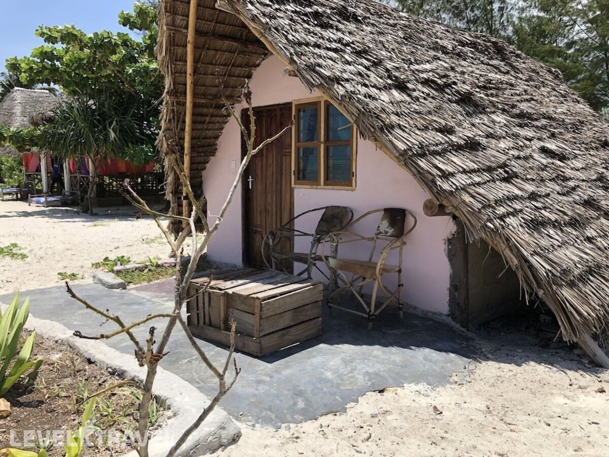 фотографии номера Бунгало отеля Blue Earth Beach Bungalows в Танзания(Джамбиани) - фото №2