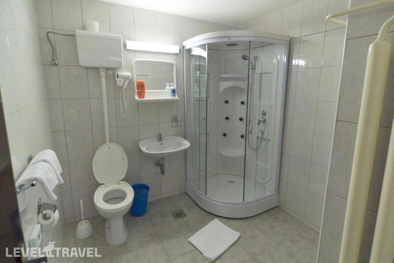 фотографии номера Стандартный (две односпальные кровати) отеля Hotel Komovi в Черногория(Андриевица) - фото №4