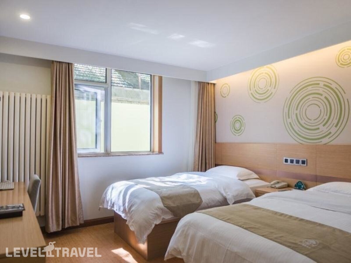 фотографии номера Стандартный (две односпальные кровати) отеля Greentree Inn Beijing Houhai Express Hotel в Китай(Пекин) - фото №4