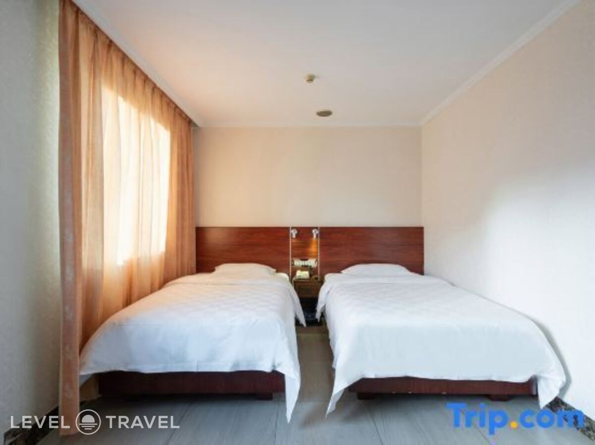 фотографии номера Делюкс (две односпальные кровати) отеля Xinhua Hotel в Китай(Гуанчжоу) - фото №6