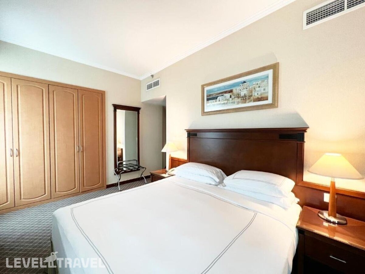фотографии номера Апартаменты (1 спальня) отеля Swissotel Al Murooj Dubai в ОАЭ(Трэйд Центр) - фото №1