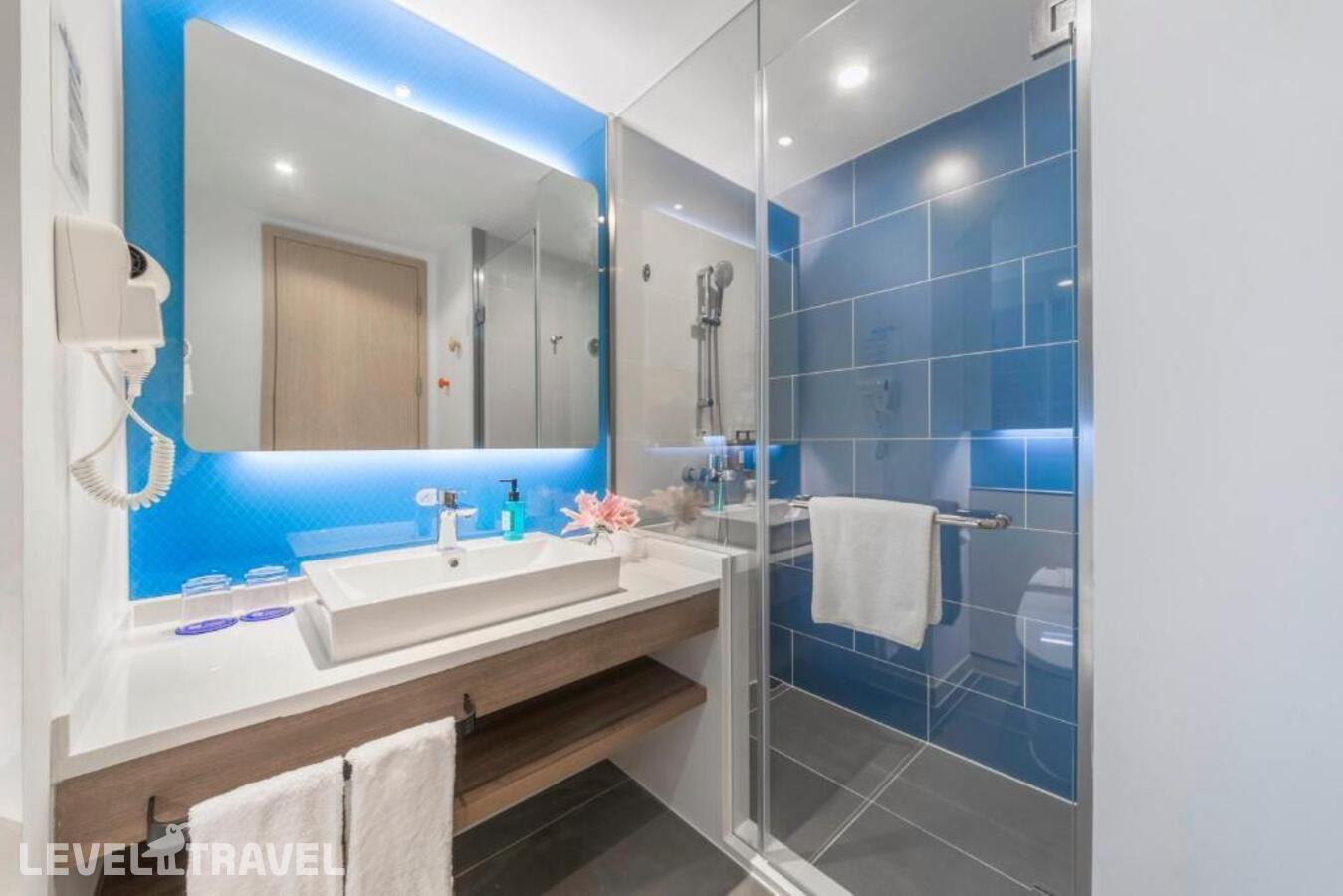 фотографии номера Стандартный (две односпальные кровати) отеля Holiday Inn Express Shanghai Gubei, An Ihg Hotel в Китай(Шанхай) - фото №3