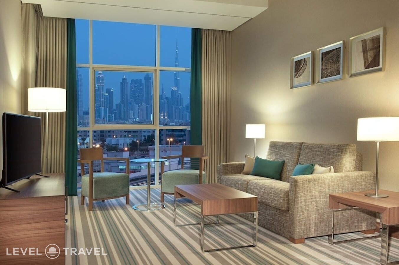 фотографии номера Люкс Бизнес отеля Hilton Garden Inn Dubai Jumeirah (Ex. Hilton Garden Inn Dubai Al Mina) в ОАЭ(Бар Дубай) - фото №2